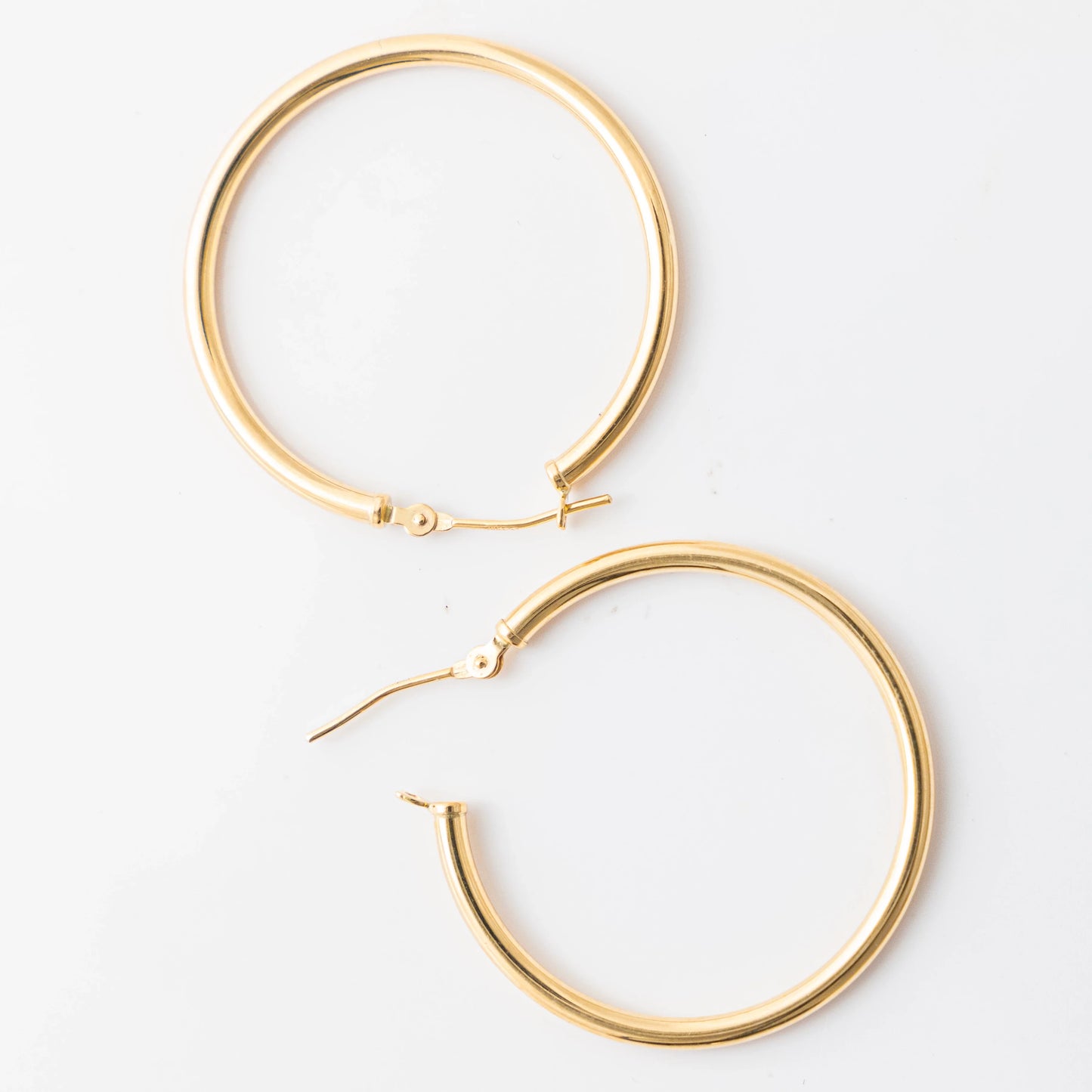 30 x 2mm ラウンド スナップ フープ ピアス