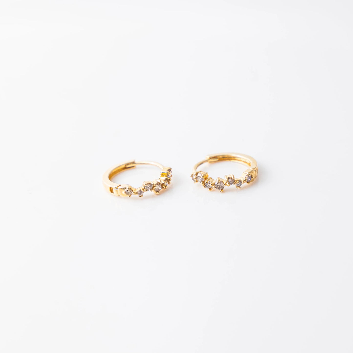 7 ダイヤモンド千鳥ハギー ピアス